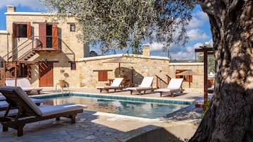 Outdoor pool, free cabanas, pool umbrellas