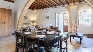 Luxury Room | Soundproofing, WiFi (free), bed sheets - Stone Court Boutique Studios (Giolou)