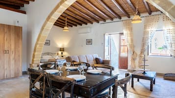 Soundproofing, free WiFi, bed sheets