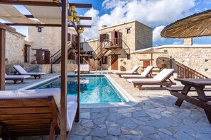Exterior - Stone Court Boutique Studios (Giolou)