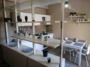 Fridge, microwave, oven, stovetop - Corallo Apartment very central and a stone's throw from the sea (San Vito Lo Capo)
