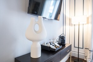 Kamar Deluks | Minibar, brankas, meja kerja, dan Wi-Fi gratis