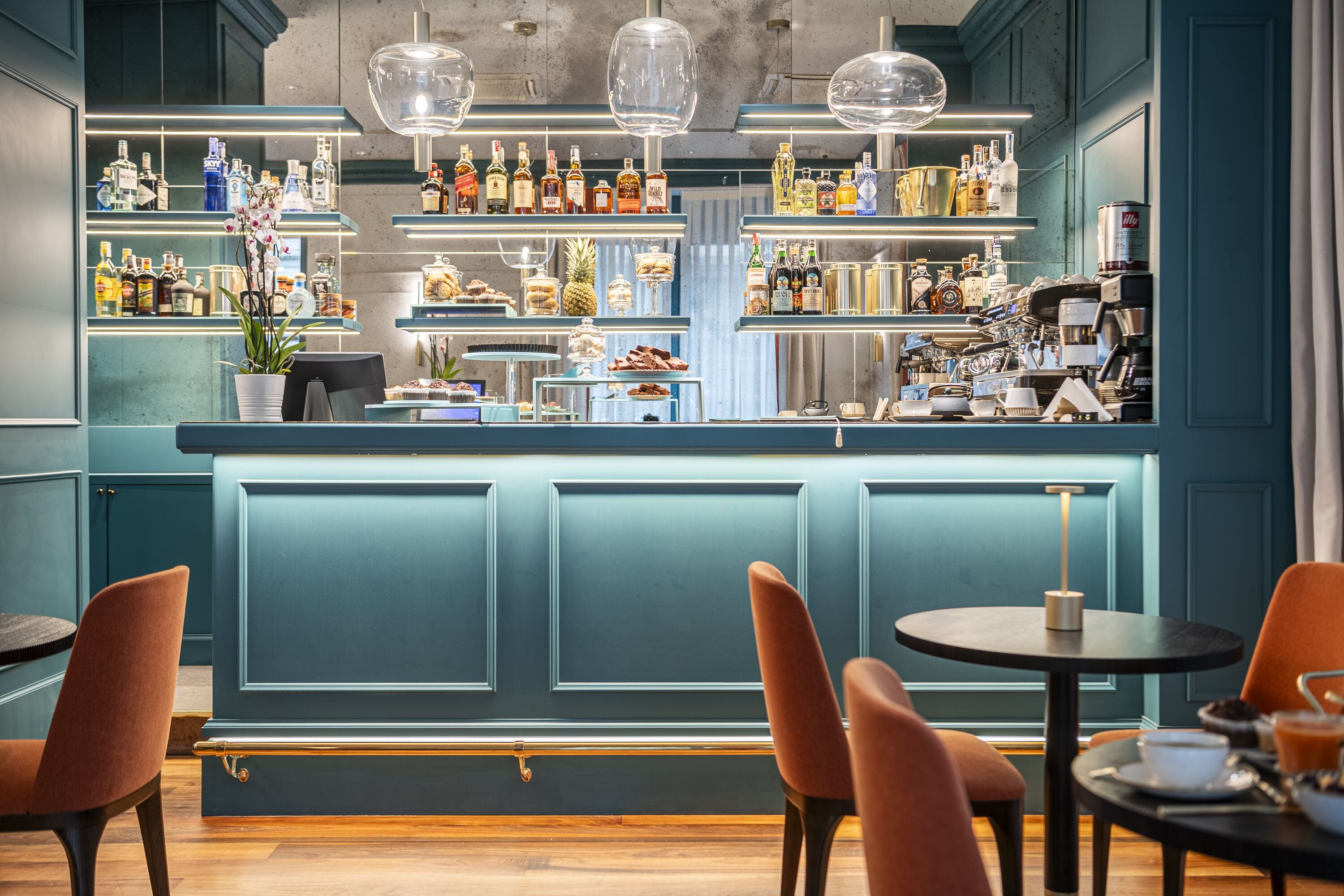 Free daily cooked-to-order breakfast