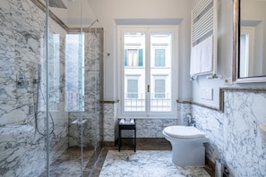 Standard Room | Bathroom