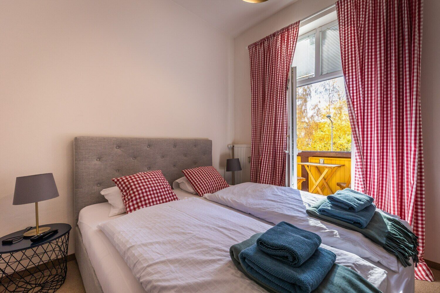 Iron/ironing board, WiFi, bed sheets