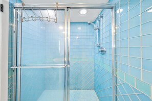 Douche, serviettes fournies