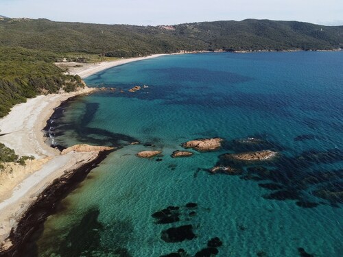 Loue Studio à Serra Di Ferro Idéal Pour 2 Personnes, Entièrement Rénové