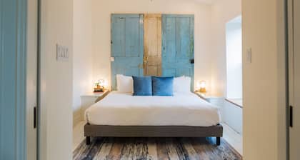 Stylish, spacious suite in Wellington- steps to beach, dining, brewery and shops