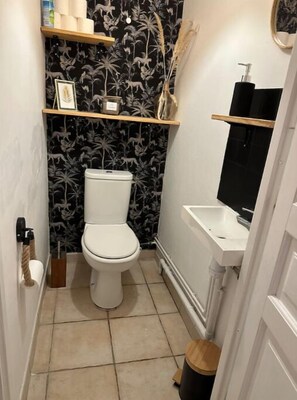 Hårføner, håndklær, såpe og sjampo