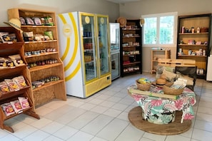 Unclassified image, 5 of 24, button - Camping 4 étoiles - Piscine  - eebbbg (Orgon)