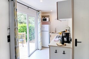 Kühlschrank, Mikrowelle, Herdplatte, Geschirrspüler