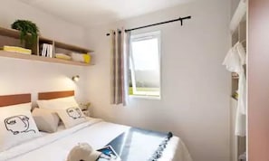 1 bedroom, WiFi - Camping 4 étoiles - Piscine - eebbc0 (Orgon)