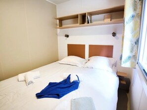 1 bedroom, WiFi - ZEcamping 4* piscine animaux acceptés mobil-home TV LV clim 18m2 (Orgon)