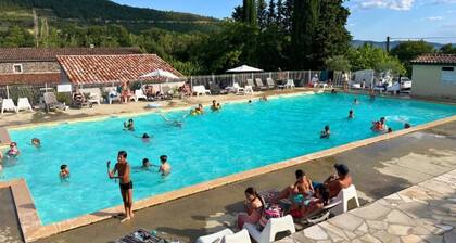 ZEcamping 3 étoiles familial piscine chauffée mobil-home TV LV clim 32m2