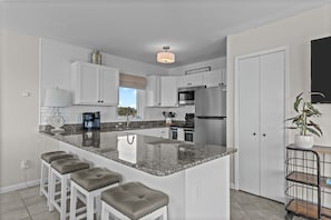 Fridge, oven, stovetop, dishwasher
