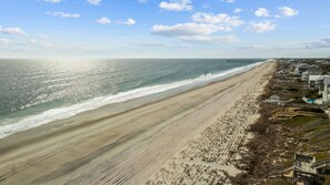 Beach nearby - Direct beach access - 4BR Modern Beach House! (Emerald Isle)