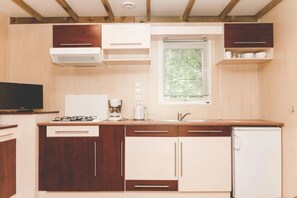 Kjøleskap, mikrobølgeovn og kokeplater