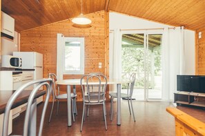 Fridge, microwave, stovetop, dishwasher - Chalet 3 étoiles - Piscine - eebbhe (Beynat)