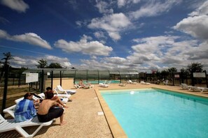 Unclassified image, 3 of 19, button - ZEcamping 3 étoiles piscine couverte cottage TV LV 35m2 (Beynat)