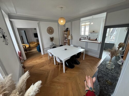 Chez Aristide, 3 to 7 ppl flat ideally located in Auxerre city center.