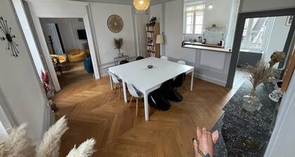 Chez Aristide, 3 to 7 ppl flat ideally located in Auxerre city center.