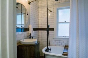 Articles de toilette écologiques, sèche-cheveux, serviettes fournies