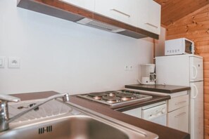 Réfrigérateur, micro-ondes, plaque de cuisson, lave-vaisselle