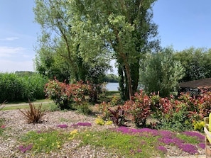 Property grounds - ZEcamping 3 étoiles piscine chiens acceptés cottage TV LV BBQ 41m2 (Moutiers-sous-Chantemerle)