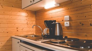 Réfrigérateur, micro-ondes, plaque de cuisson, lave-vaisselle