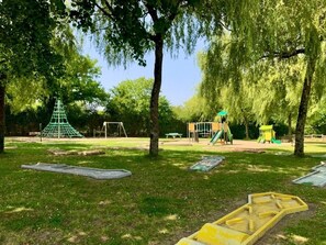 Children’s area - ZEcamping 3* animaux acceptés piscine snack bar et restaurant (Moutiers-sous-Chantemerle)