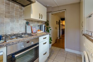 Frigorifero, forno, lavastoviglie, pentole/stoviglie/utensili