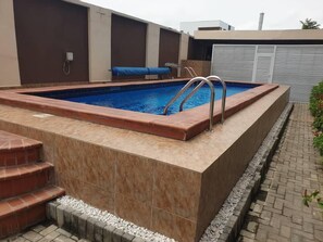 Outdoor pool - Sujimoto Apartment MacDonalds (Lagos)