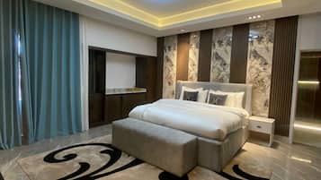 Executive Apartment | 3 bedrooms, in-room safe, desk, laptop workspace