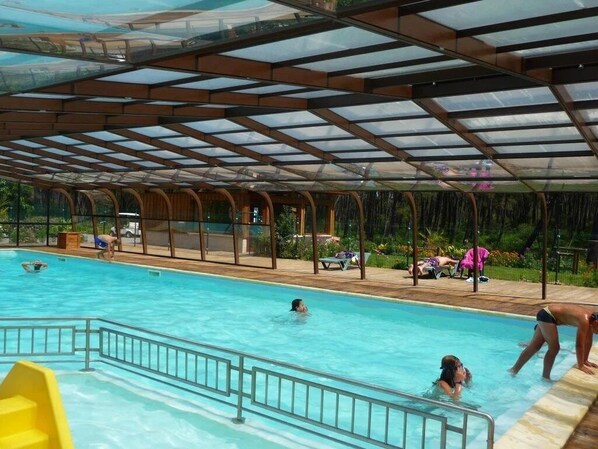 Piscina interna, piscina aquecida