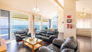 TV - Classic View 2, 2 49 Victoria Pde - panoramic water views, aircon, free Wifi (Nelson Bay)