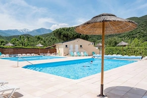 A heated pool - ZEcamping 3* familial piscine chauffée mobil-home TV clim 30m2 (Arles)
