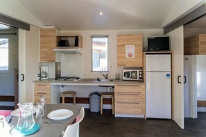 Fridge, microwave, stovetop, toaster