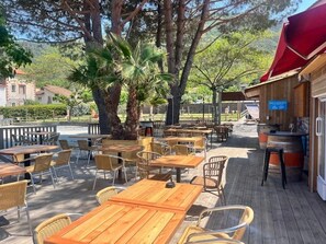 Outdoor dining - Camping 3 étoiles - Piscine  - eebhbc (Amélie-les-Bains-Palalda)