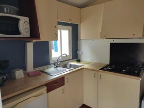 Kühlschrank, Mikrowelle, Herdplatte