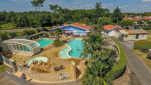 ZEcamping 4* piscine couverte dog friendly animations locatif TV clim