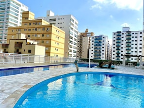حمام سباحة