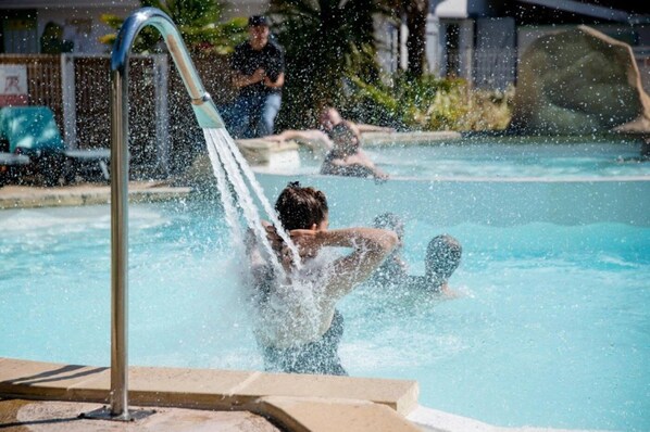 Indoor pool, a heated pool - Camping 4 étoiles - Piscine - eebifi (Parentis-en-Born)