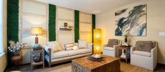 Townhome with a peaceful, soothing vibe, featuring KING and QUEEN size beds