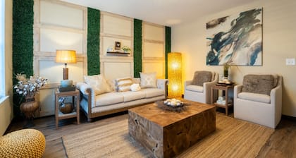 Townhome with a peaceful, soothing vibe, featuring KING and QUEEN size beds