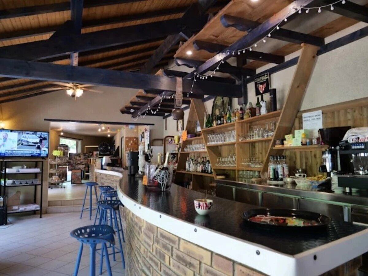 Bar (en la propiedad)