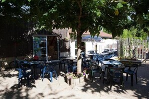 Outdoor dining - Camping 4 étoiles - Piscine  - eebigh (Carennac)