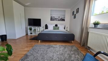 2 bedrooms, desk, WiFi, bed sheets