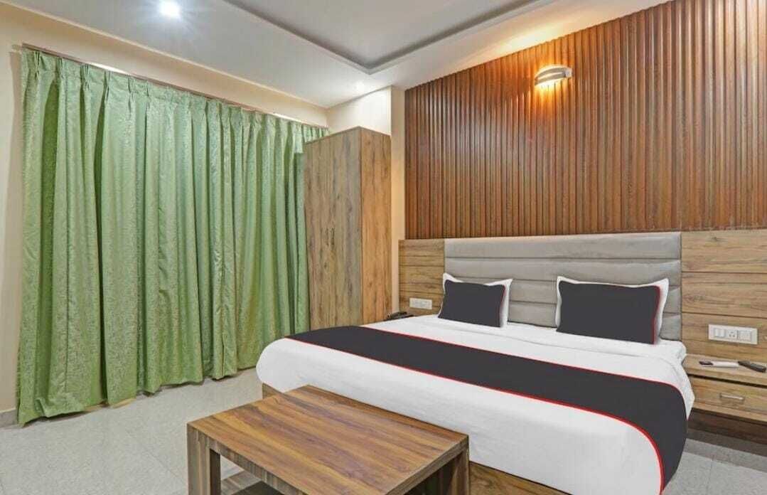 Exclusive Double Room | In-room safe, desk, soundproofing, iron/ironing board