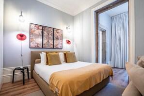 Design Studio | Iron/ironing board, bed sheets - Sta Catarina 632 by LovelyStay (Porto)