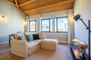 Deluxe Apartment | Living area